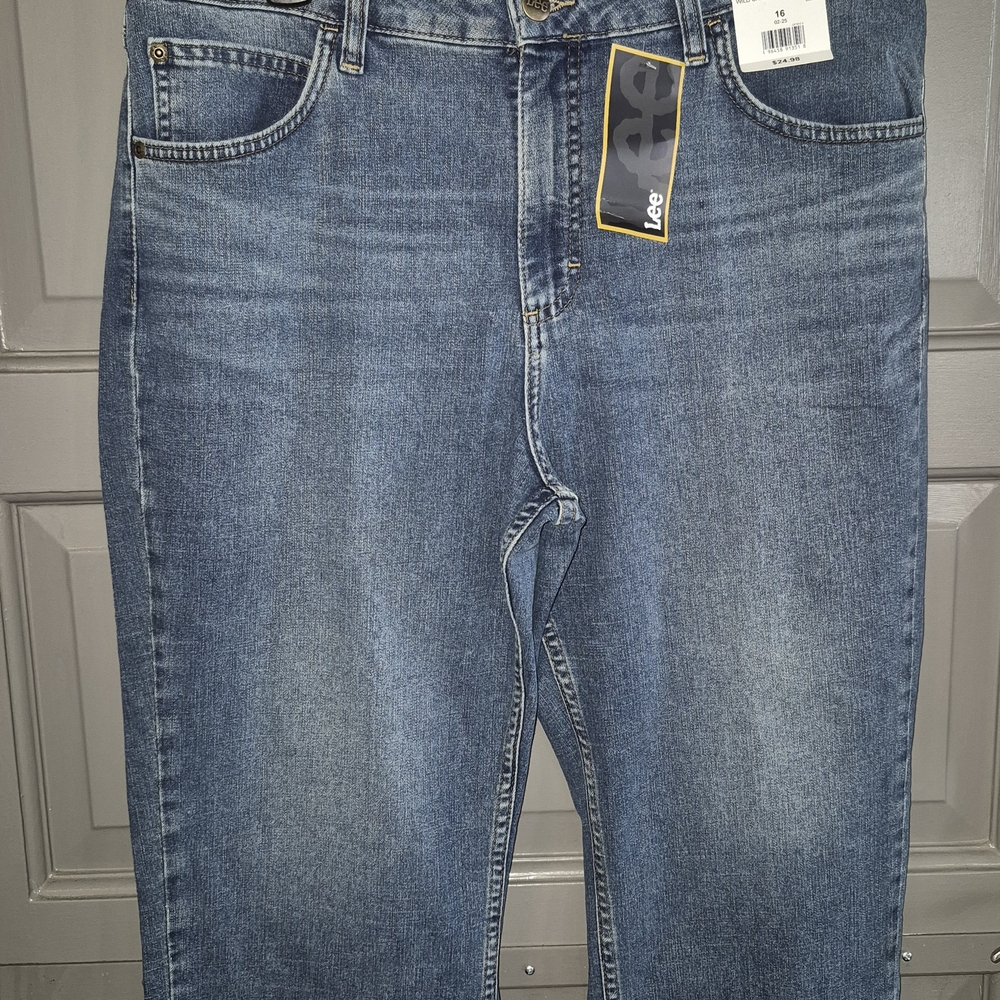 Lee Women's Capri Blue Jeans Size 16 NWT